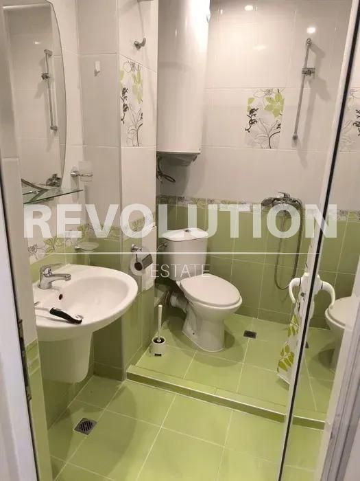 Дава се под наем Двустаен апартамент в Варна, Център - 70 кв.м за 498.27 € - Снимка #3