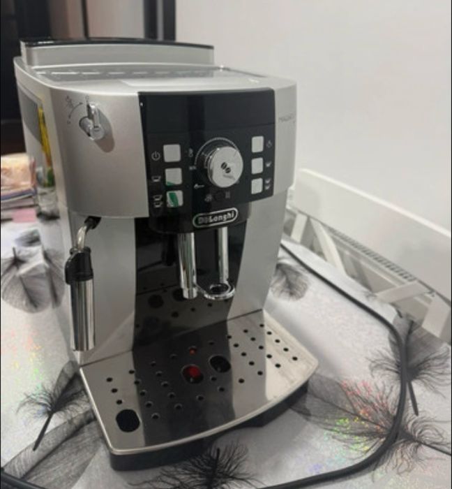 Espressor de cafea Delonghi Magnifica s