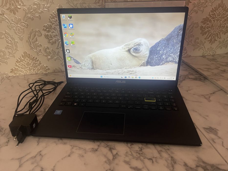 Laptop Asus VivoBook E510MAB+accesorii de gaming