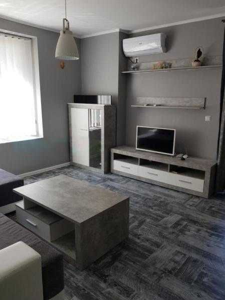 Дава се под наем Двустаен апартамент в Бургас, Център - 60 кв.м за 408 € - Снимка #1