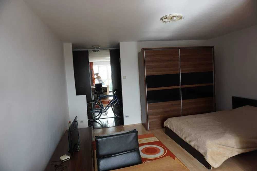 Proprietar, inchiriez garsoniera spatioasa si luminoasa in Barajul Sadului, - zona Merou Titan