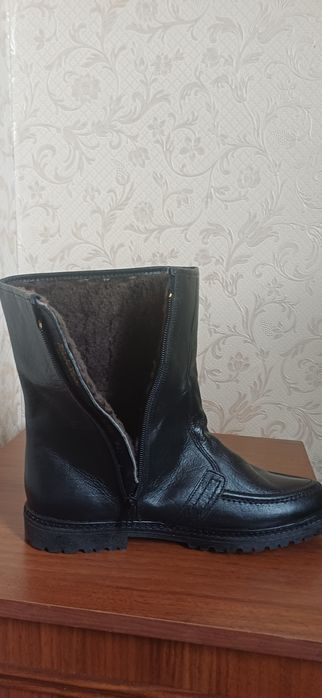 Продам сапоги новые.