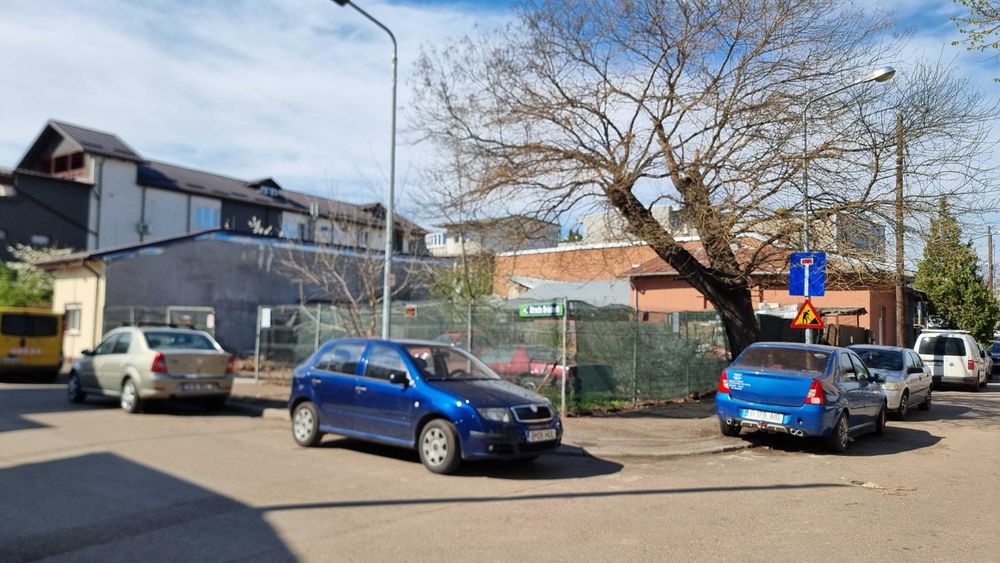 Teren 327m2 pe str. Bradesti 2-4 (langa Lizeanu , sector 2) Cu autorizatie P+3+4 retras ,  Gata sa incepi lucrul.