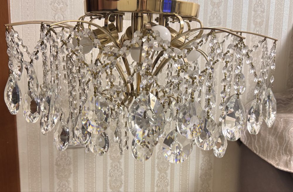 Продам люстру в хорошем состоянии