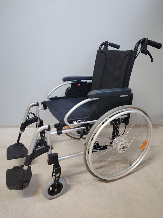 Scaun cu rotile/Carucior rulant pentru persoane cu handicap148