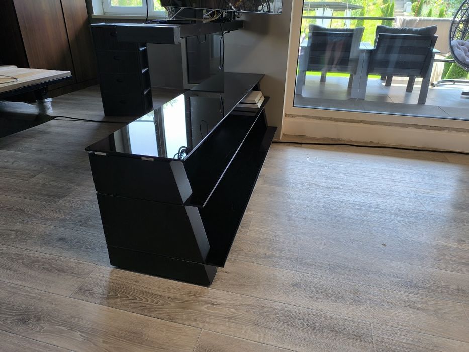 Полка под телевизор