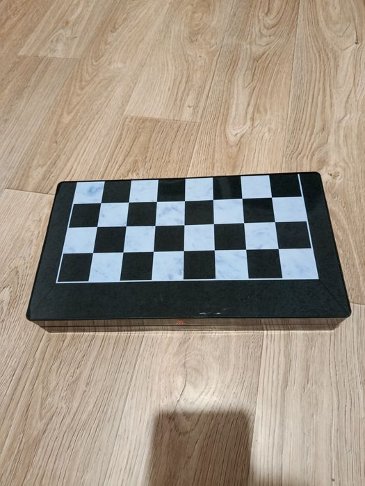 Шахмат продается