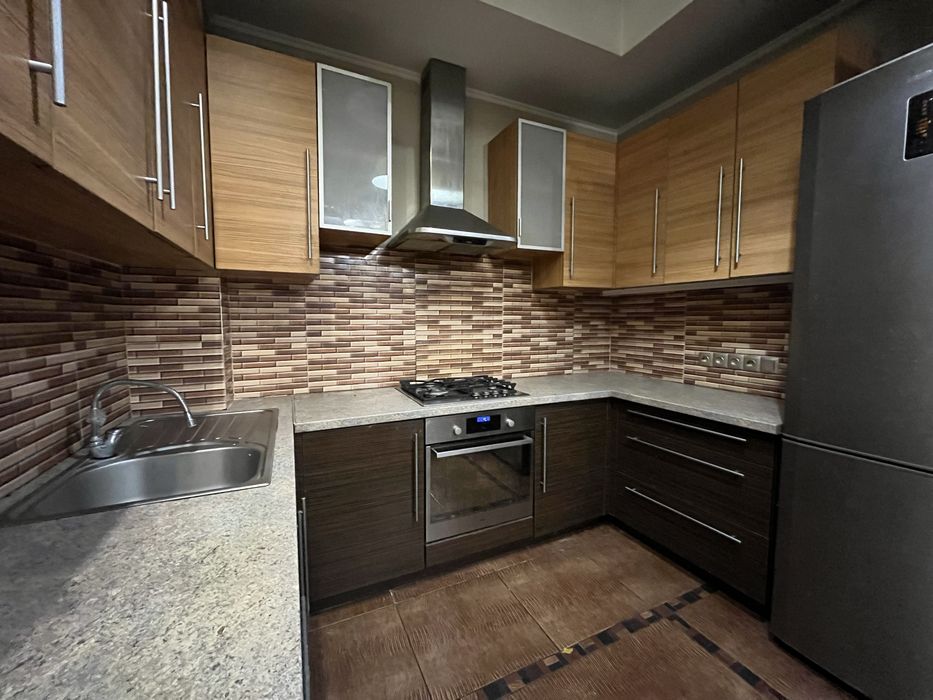 Продам кухню кухню