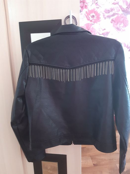 Стильная кожанка НОВАЯ