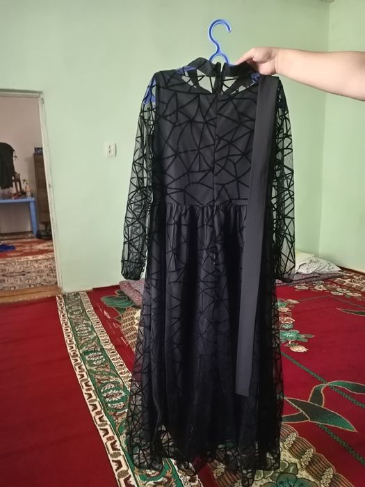 Черное платье с ремнем