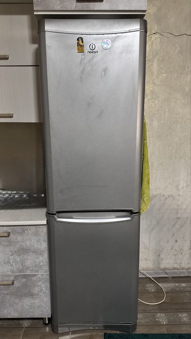 Холодильник Indesit