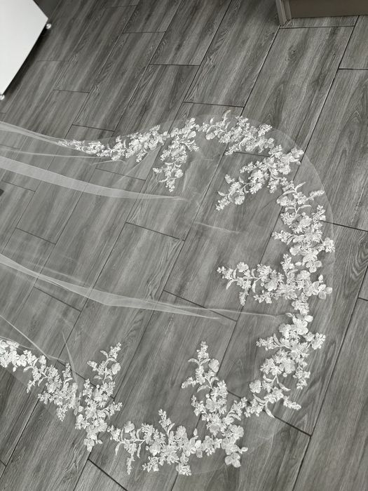 Voal ivory sau alb cu dantela