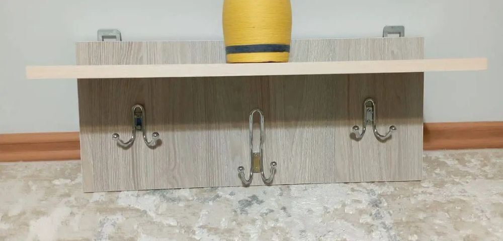 Вешалка с полкой для шапок