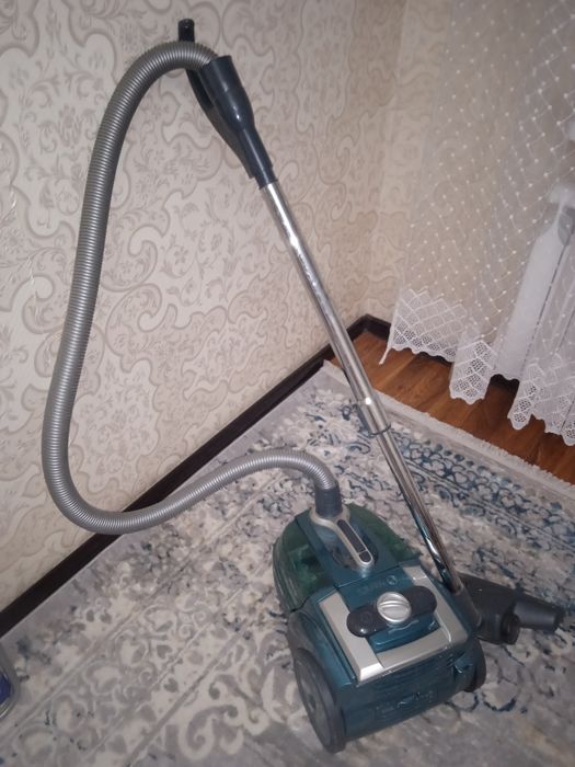 Пылесос Vitek б/у  в хорошем состоянии
