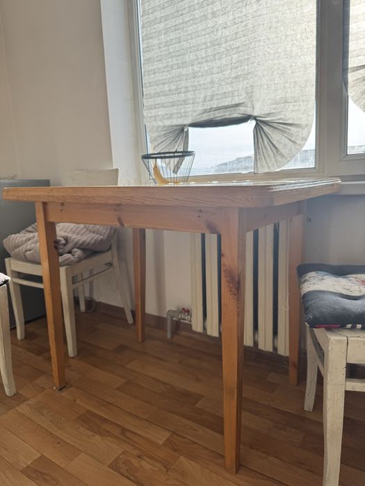 Стол из натурального дерева