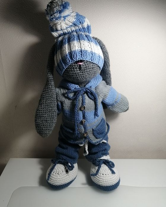 Продам вязанные игрушки зайчики тильда