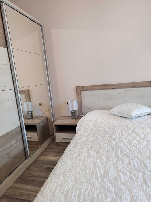 Луксико е с гараж ап.двустаен за нощувки до Гранд мол Лабиринт Фамилия