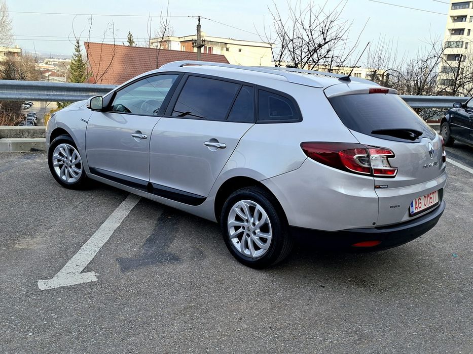 Renault Megane 3 facelift 2015 euro 5 recent  adus D. 150 mii km

2015.euro 5.Full 1.5 dci 6 trepte 110 cp.

KM reali 150 mii reali verificabili 

P