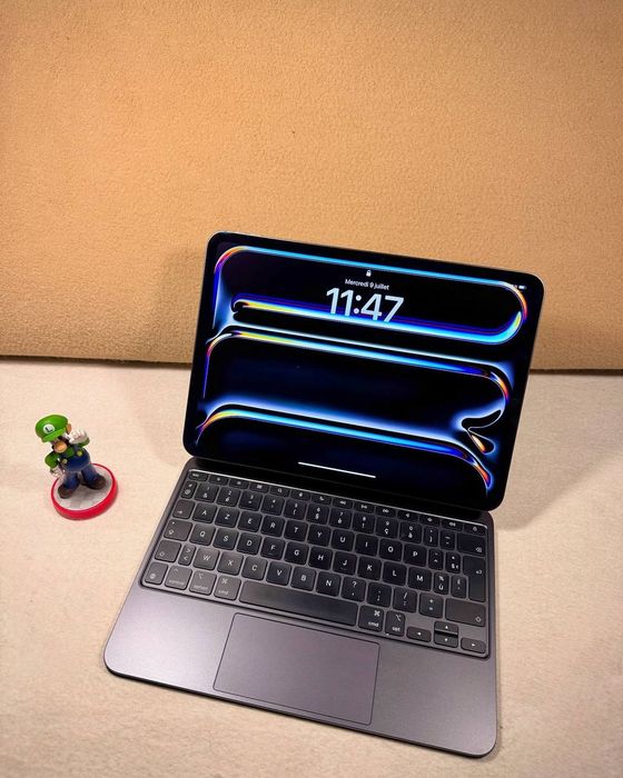 Apple iPad Pro 11" M4 256GB Black + Magic Keyboard