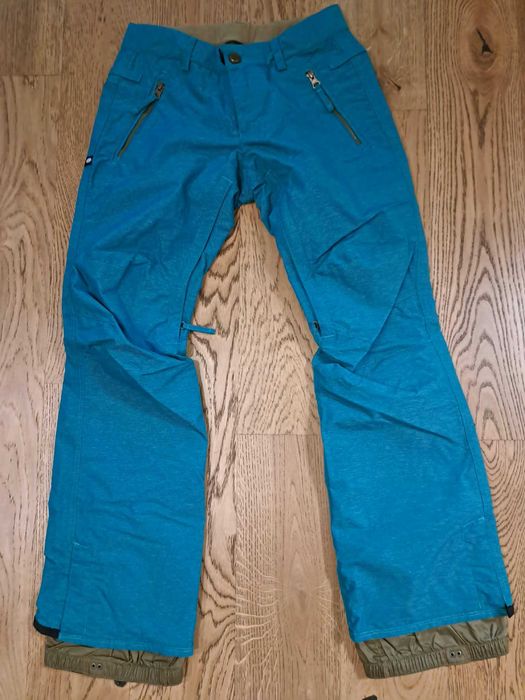 Екипировка за сноуборд/ски: