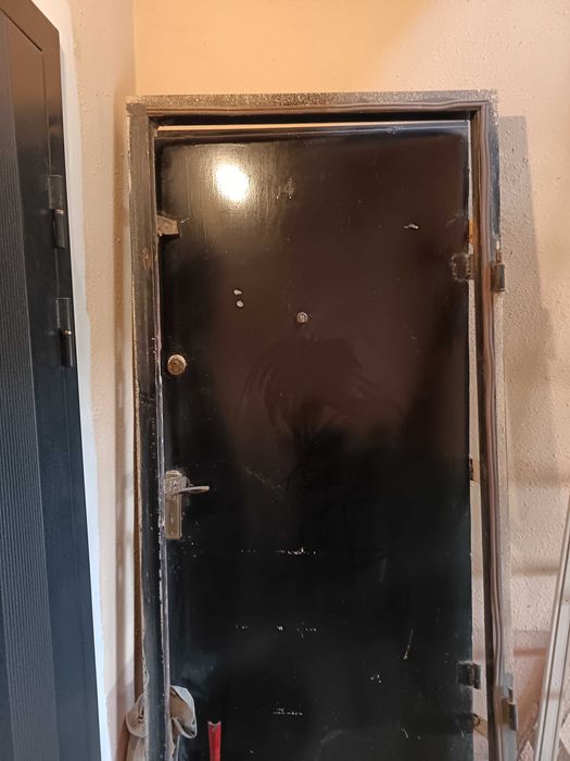 Железная входная дверь