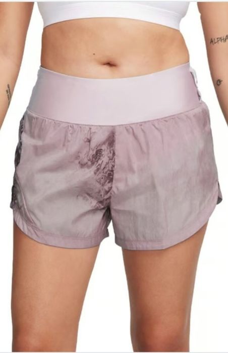 Оригинални нови къси панталонки Nikeалонки