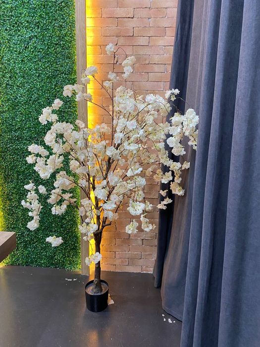 Искусственные деревья в горшках в большом ассортименте