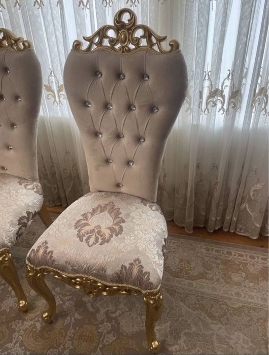 Срочно продается Стол и стулья в отличном состоянии