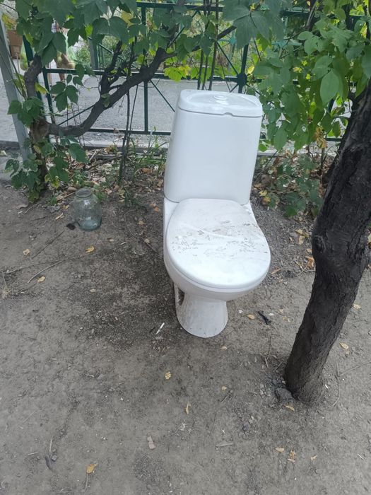 Унитаз в хорошем состояний