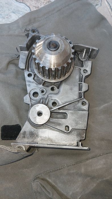 Продам помпу Лада ларгус!