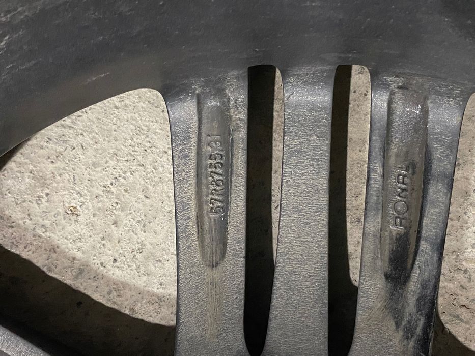 Vand jante R18 cu anvelope 225 40 R18 stare buna