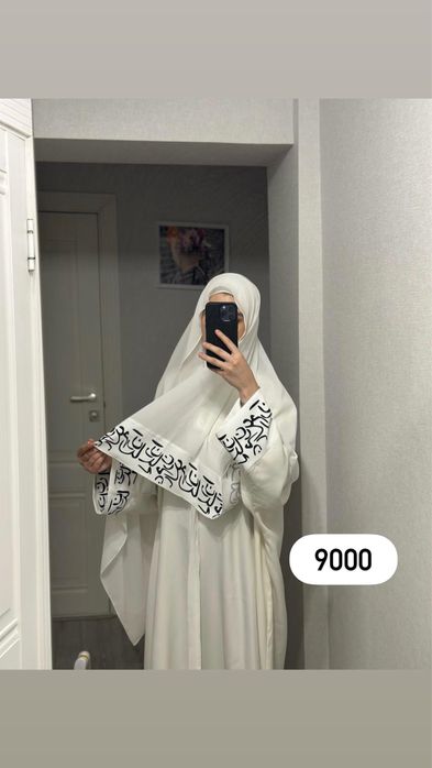 Продам вещи( платья, костюмы)