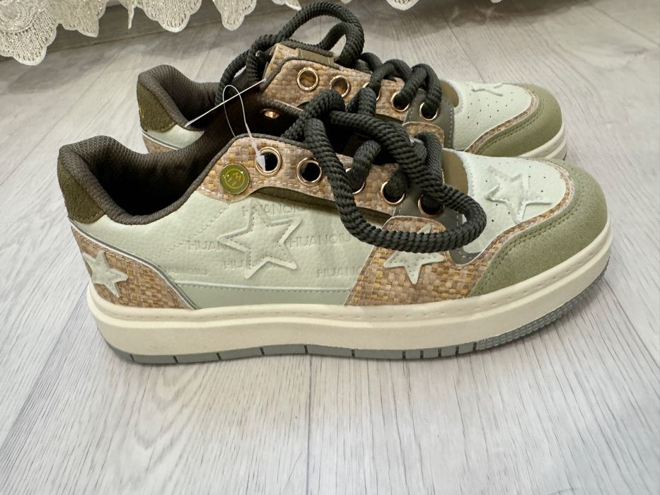 Продам новые кроссовки универсальные 42 размер