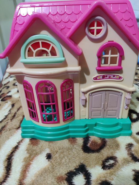 Castel păpuși barbie și căsuță papusi