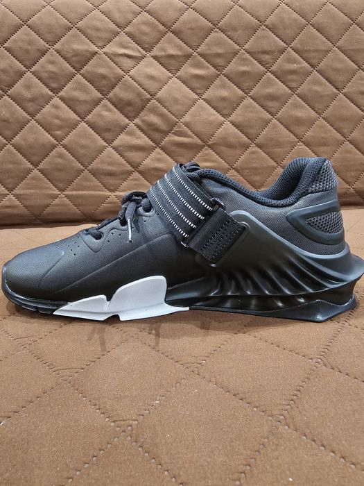 Nike Savaleos  negru cu alb