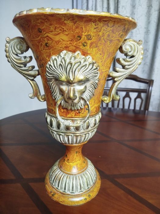 Ваза урна львина