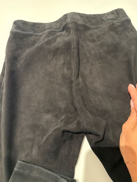 Черен чисто нов дамски панталон. Естествен кожа/велур.