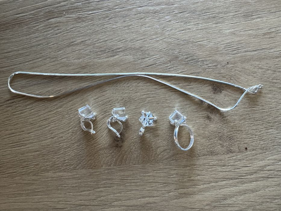 Сребърен комплект бижута с кристал