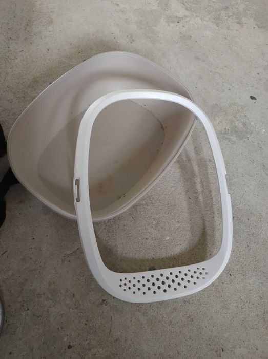 Котешка тоалетна и раница