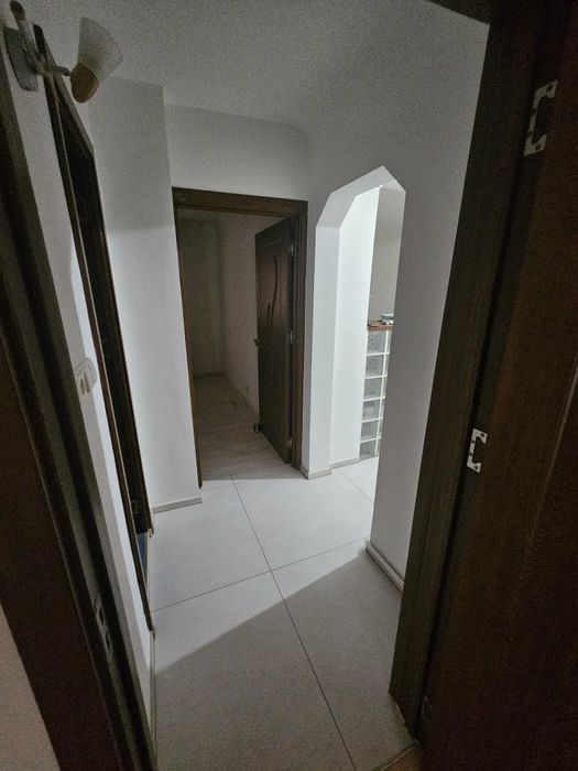 Închiriez apartament 2 camere decomandat