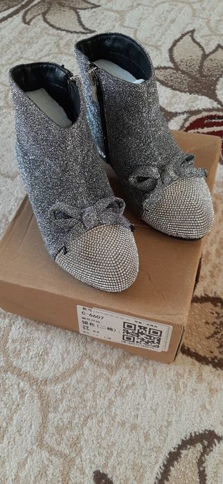 Продам детские ботинки р.29