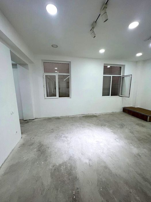 Сдаётся в аренду магазин 335 м² с подвалом на улице Паркент (AX)