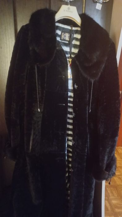 Шуба из каракуля, черная