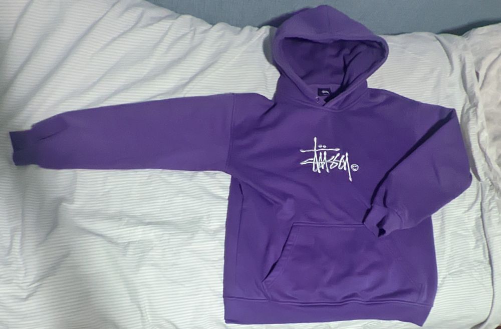 Фиолетовая худи стуси