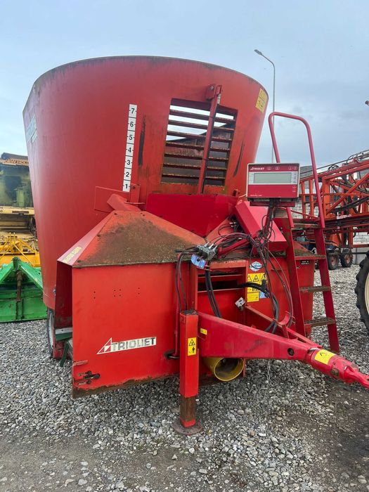 Фуражораздаващо ремарке Trioliet Solomix – 12 м³ + Видео