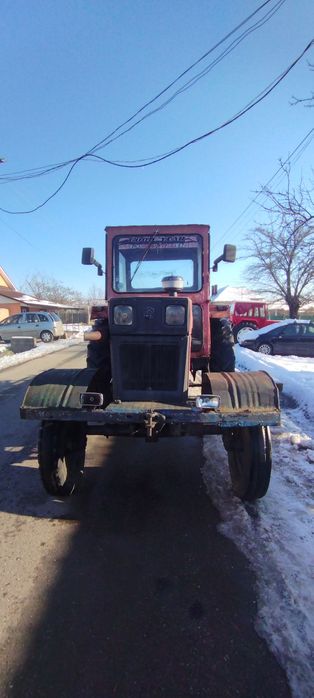 VÂND TRACTOR U650 se dă cu plug și grapa după el prețul este de 3500€