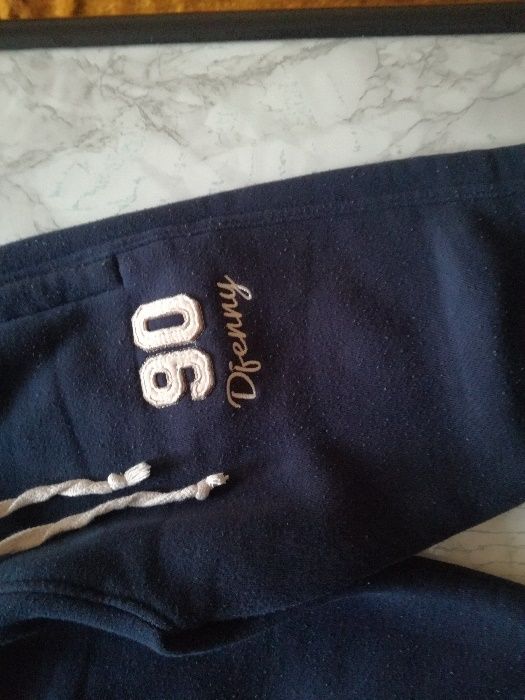 Продавам детско долнище тъмно синьо
