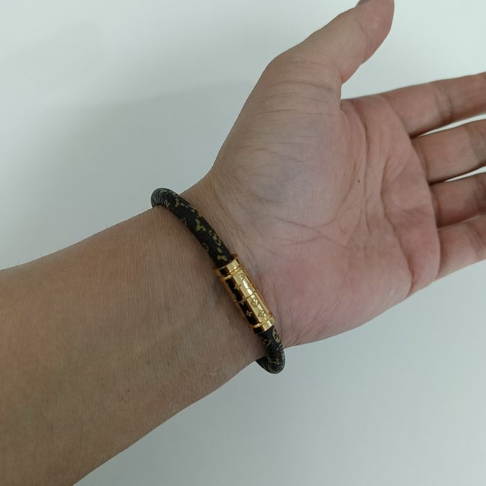 Продам часы новые мужские 13000