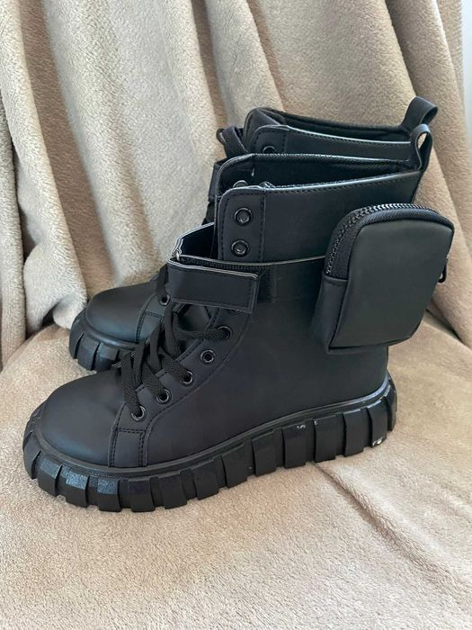 Дамски боти/кубинки с чанти на глезените