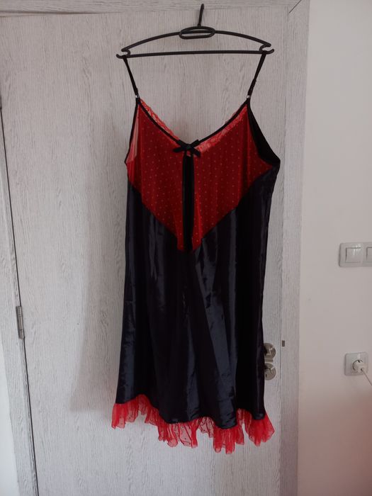 Копринена нощничка